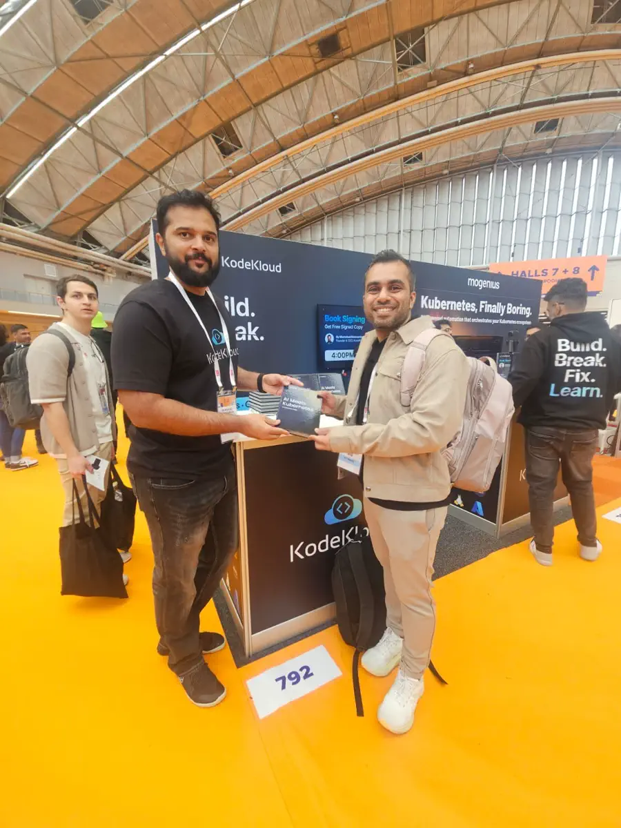 Besökarmöte vid KodeKlouds monter under KubeCon + CloudNativeCon Europe 2026.